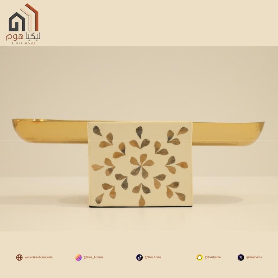 صحن تقديم فاخر ستيل ذهبي بقاعدة خشب كبيرة ( 32*31*43 سم )