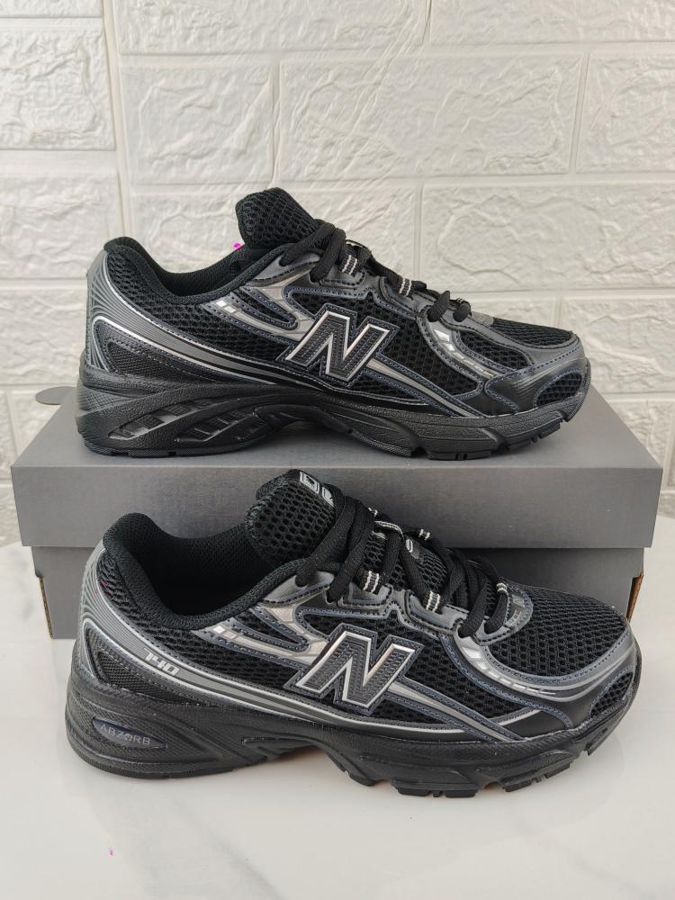 NEW BALANCE 740 sneakers