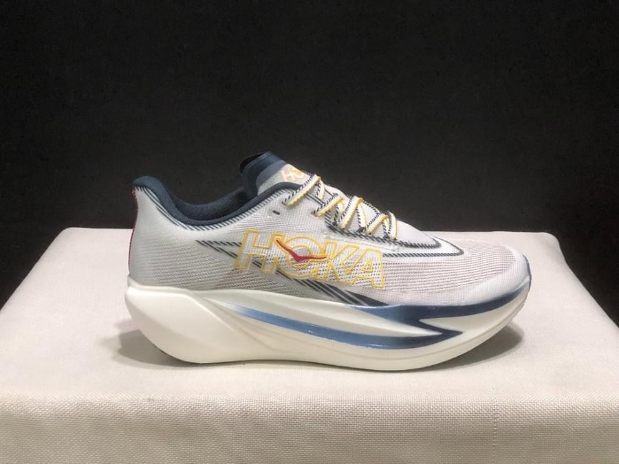 حذاء HOKA ONE ONE Cielo X1 3.0 - منظر جانبي أيمن