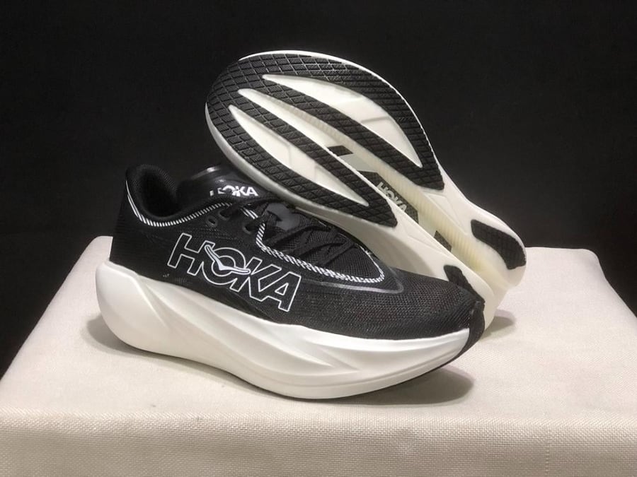 حذاء HOKA ONE ONE Cielo X1 3.0 Black White - منظر جانبي / خلفي / علوي