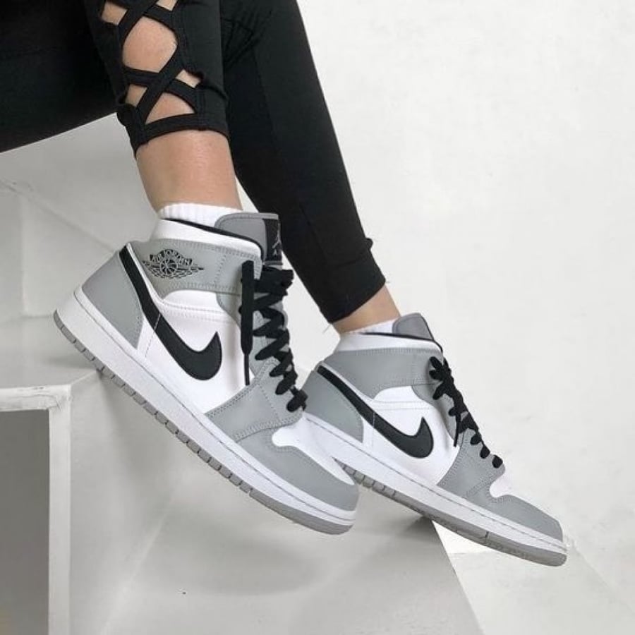 Air Jordan 1 Mid 'Smoke Grey'