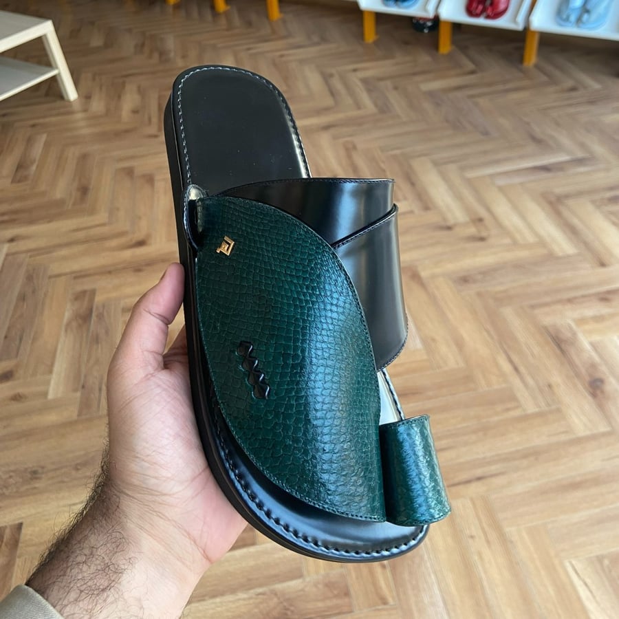 زبيري جلد سمك اخضر غامق مع اسود