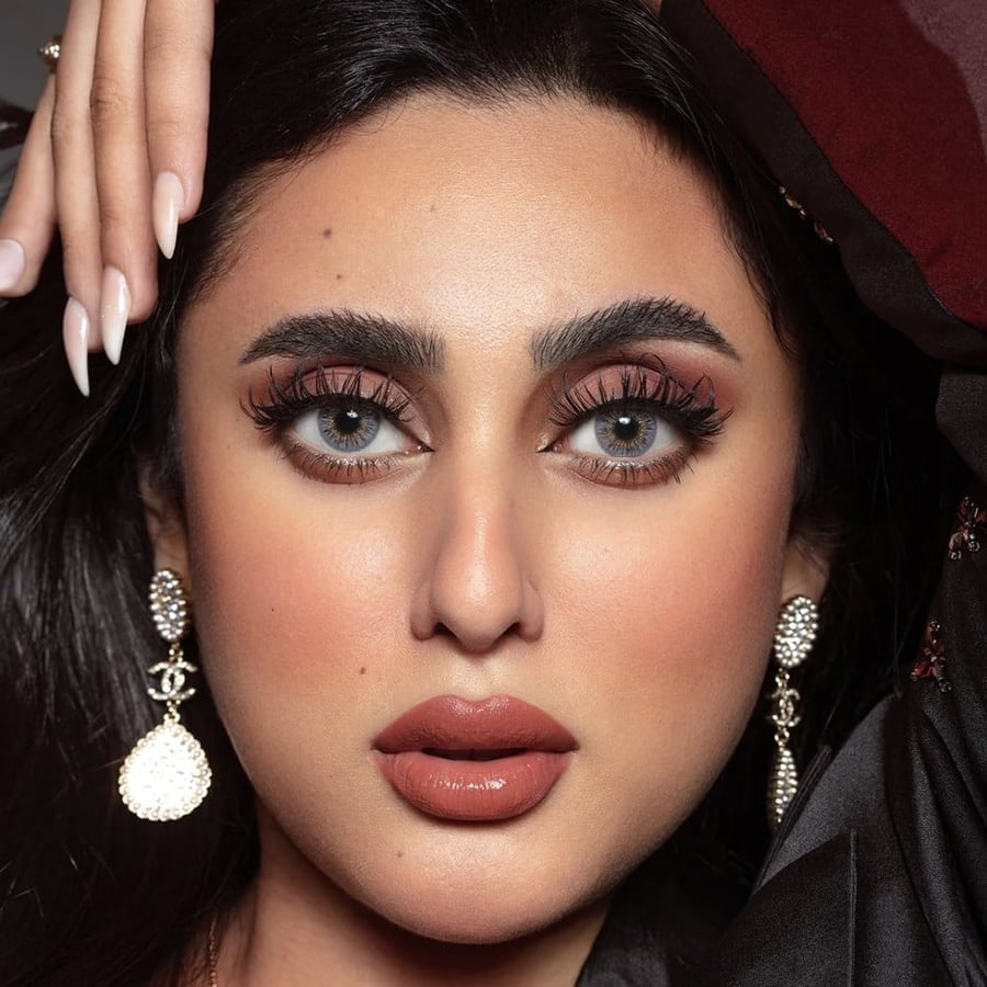 عدسات ميتاء ناصر من امارا - القنت Elegant