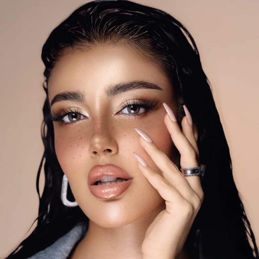 عدسات زيزي من امارا - لطيف Cutie