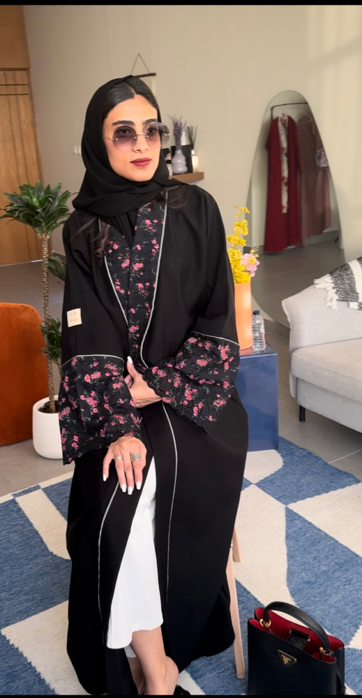 عبايه مع اكمام مشجره