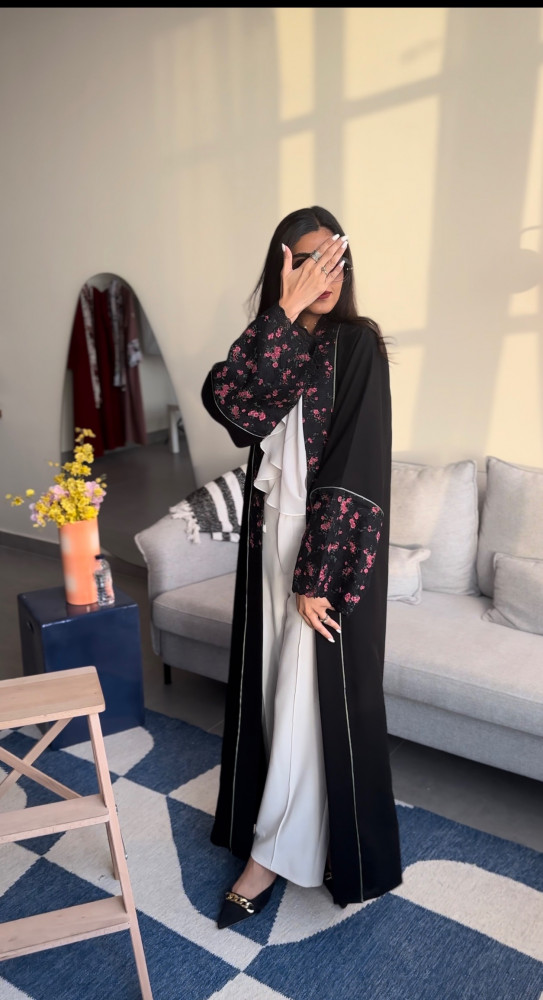عبايه مع اكمام مشجره