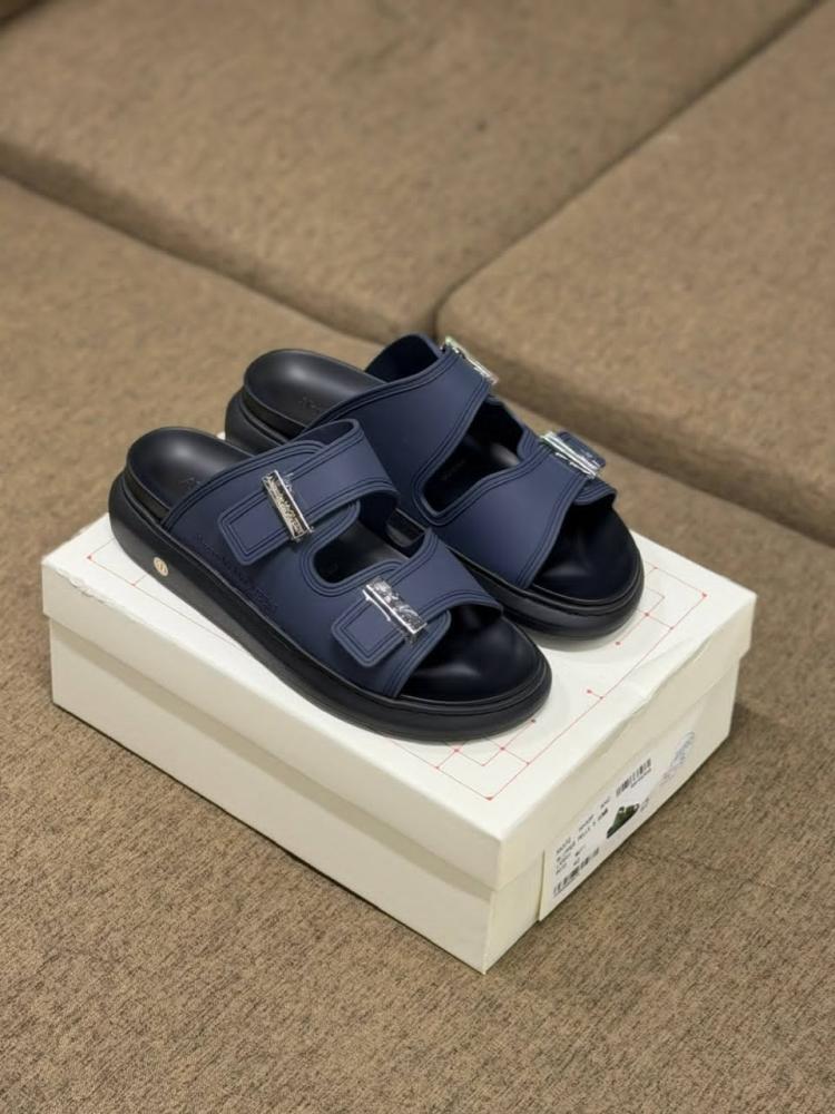 صندل ألكسندر ماكوين هايبرد باللون الكحلي والأسود – Alexander McQueen Hybrid Sandals Navy & Black