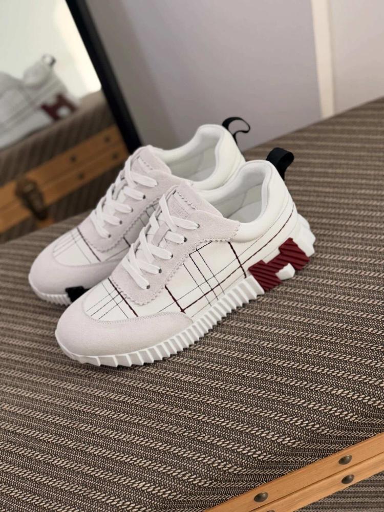 حذاء هيرمس ديب أبيض وأحمر بتفاصيل فاخرة – Hermès Deep White & Red