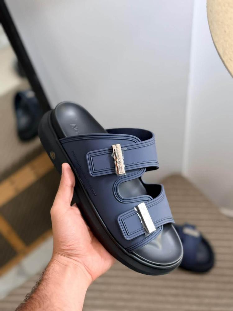 صندل ألكسندر ماكوين هايبرد باللون الكحلي والأسود – Alexander McQueen Hybrid Sandals Navy & Black