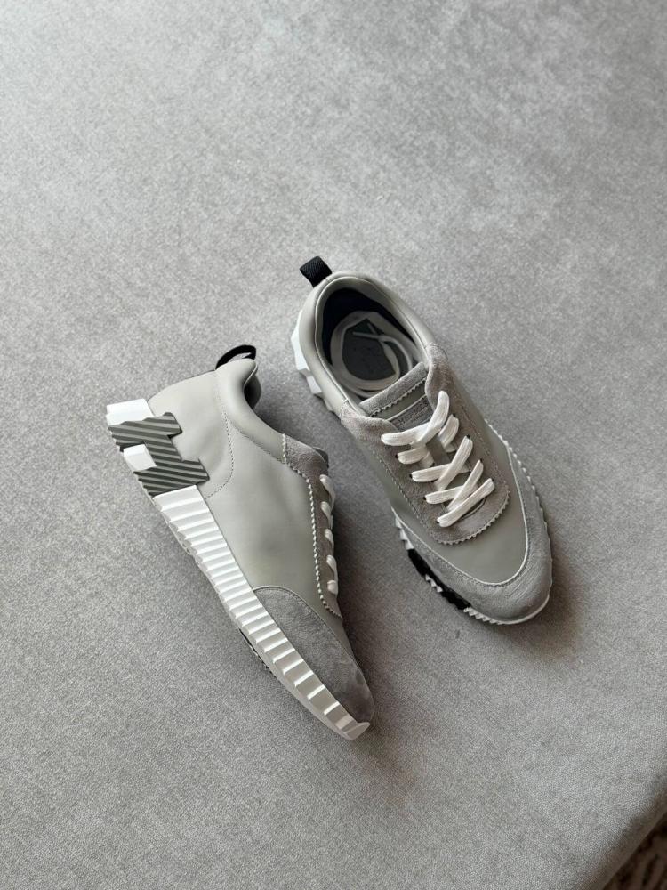 حذاء هيرمس أبيض ورمادي – Hermès Bouncing White & Grey