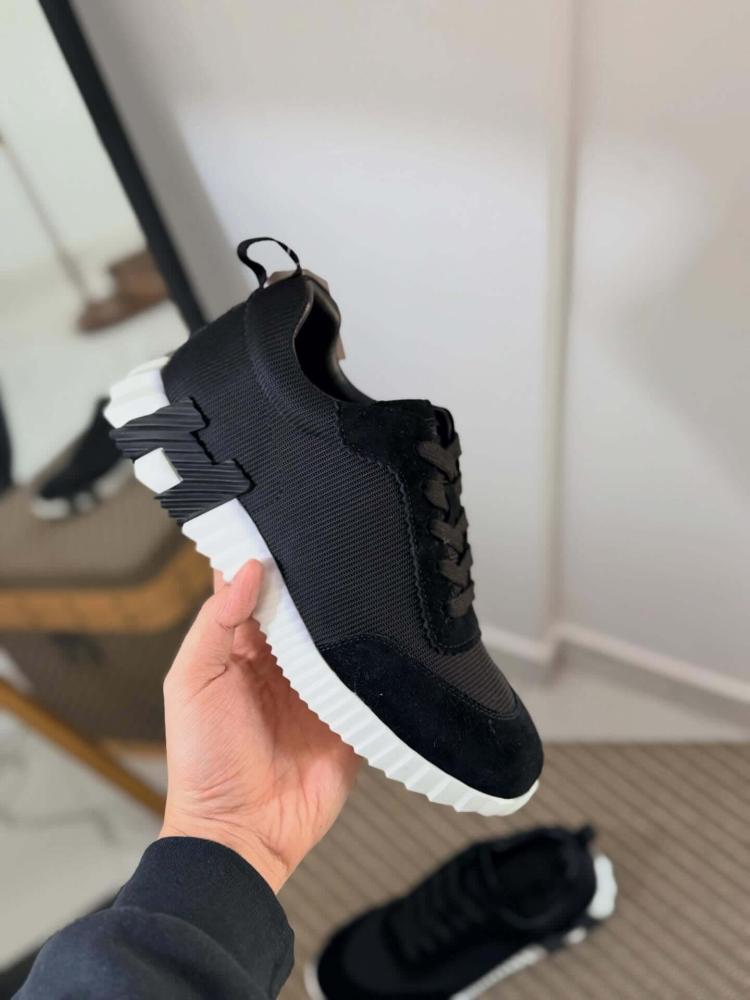حذاء هيرمس أسود بتفاصيل بيضاء فاخرة – Hermès Bouncing Black & White