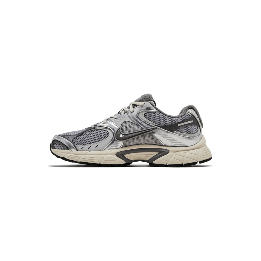 حذاء نايك V5 RNR أبيض ورمادي وأسود – Nike V5 RNR White/Vast Grey/College Grey/Black