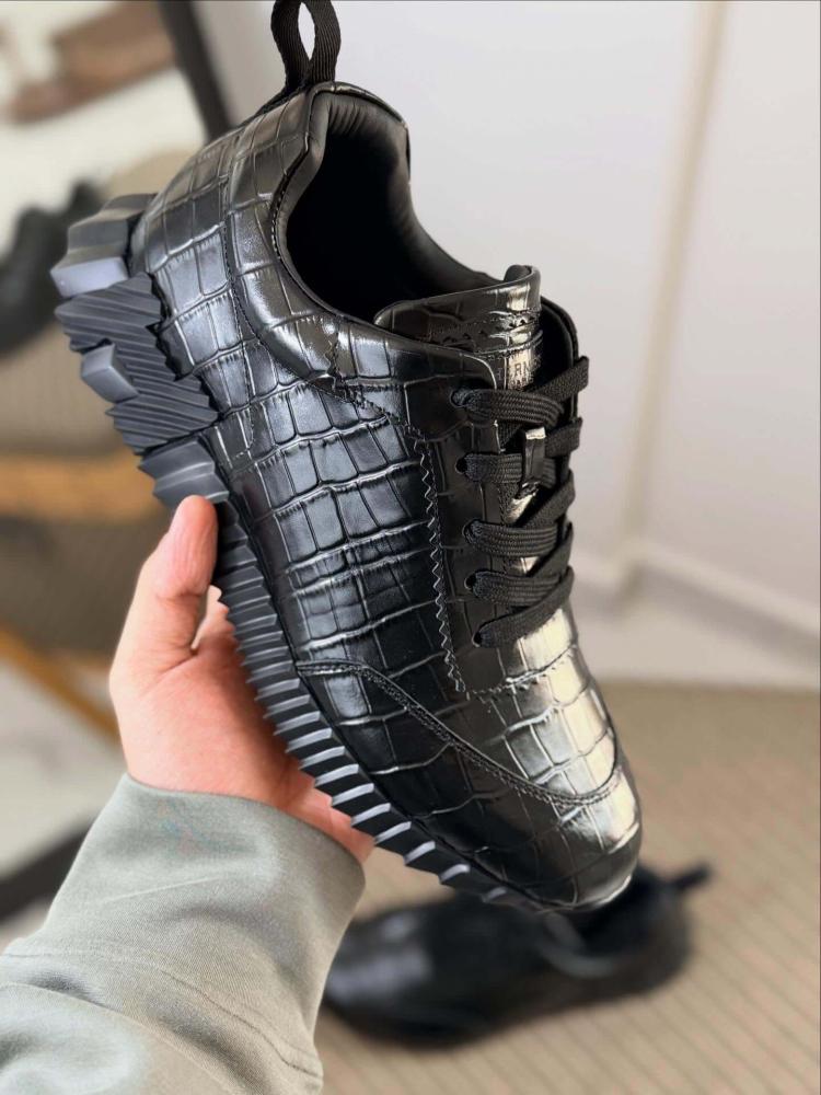 حذاء هيرمس أسود فاخر بنقشة جلد التمساح – Hermès Bouncing Black