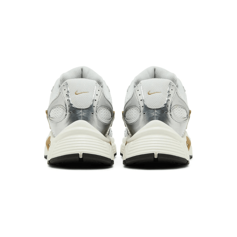 حذاء نايك V5 RNR أبيض وذهبي وفضي – Nike V5 RNR White/Metallic Silver/Gold