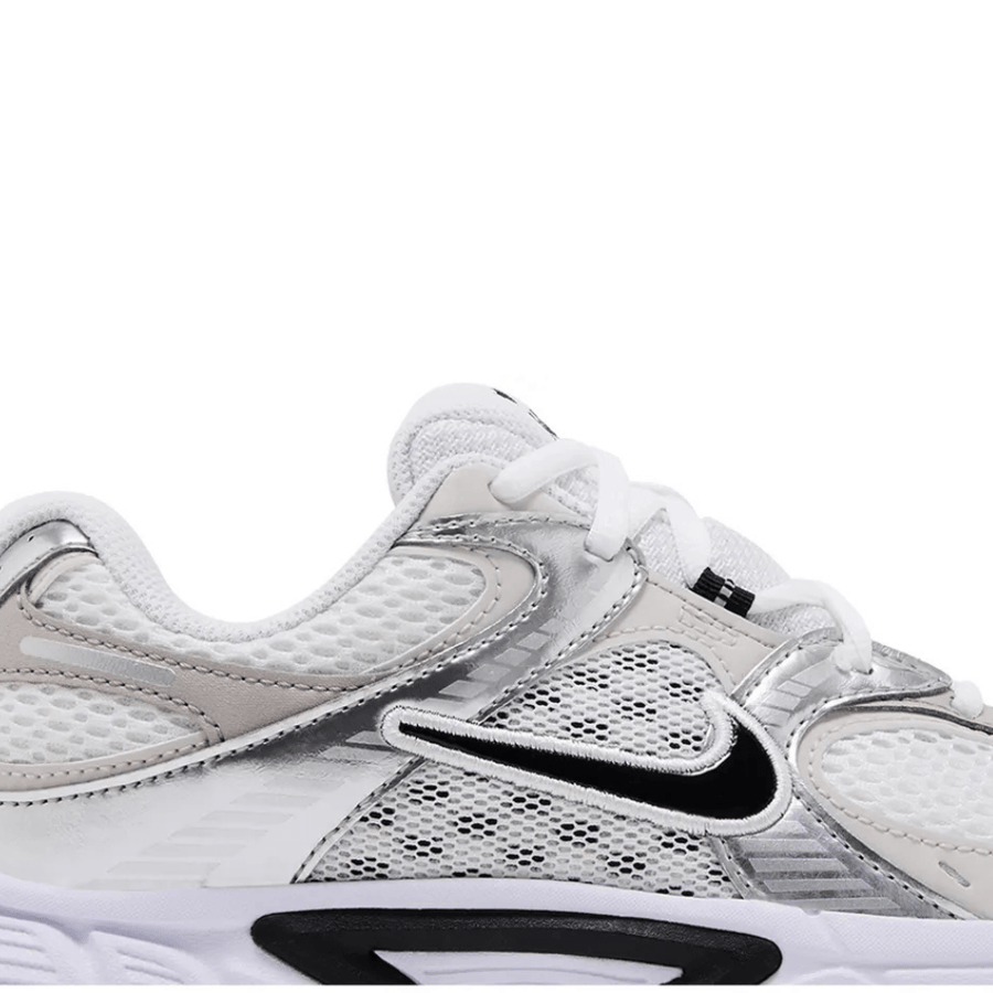 حذاء نايك V5 RNR أبيض ورمادي فضي وأسود – Nike V5 RNR White/Vast Grey/Silver/Black
