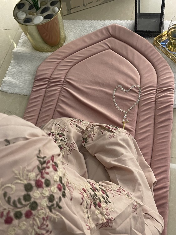 Velvet embroidered set