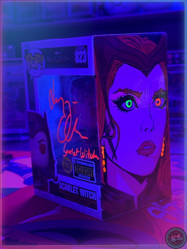 Funko Pop Marvel  Scarlet Witch Glow Exclusive Signed by Elizabeth Olsen + Custom ART + SWAU COA