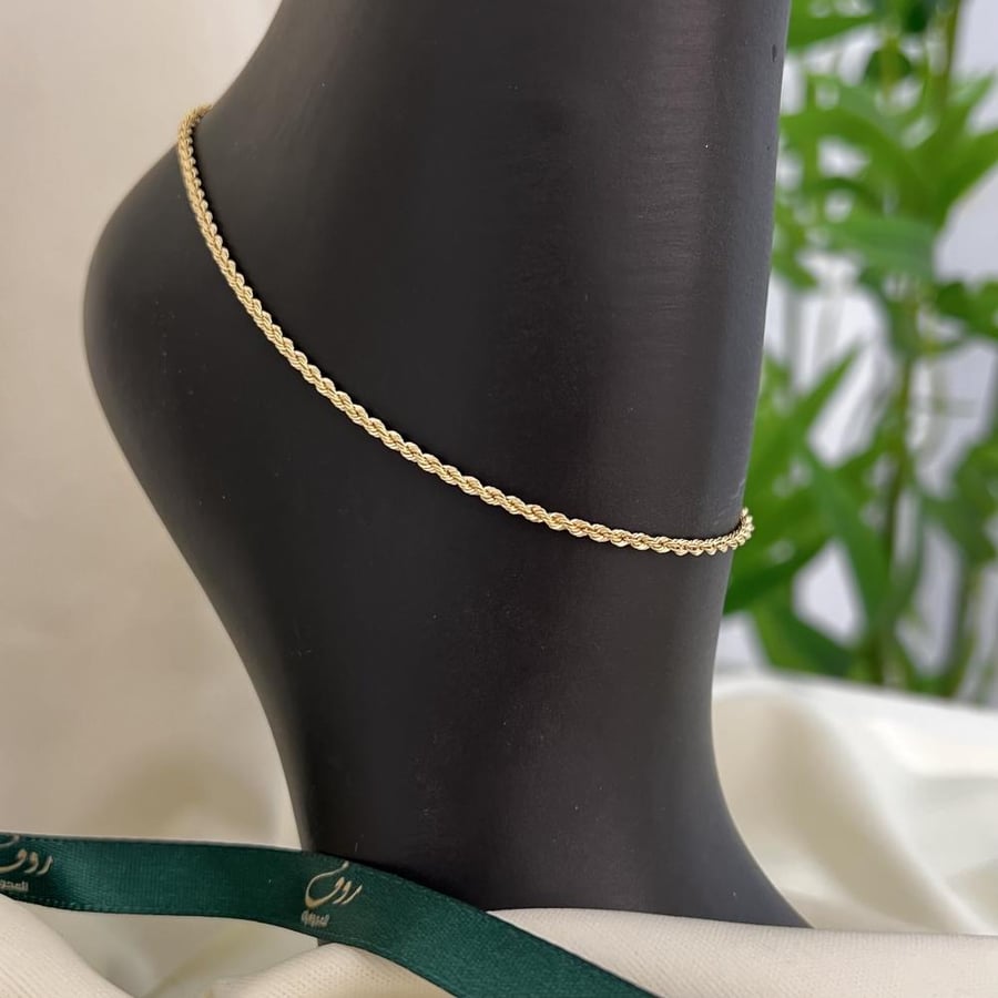 An 18-karat gold anklet