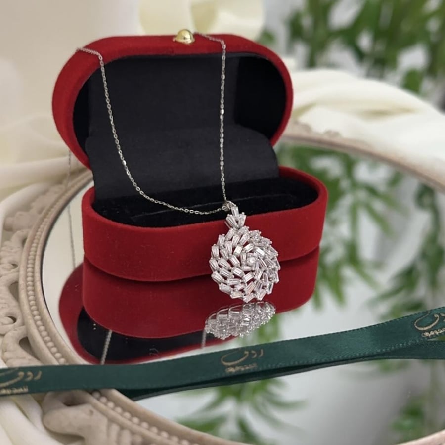 عقد ذهب عيار18–3132