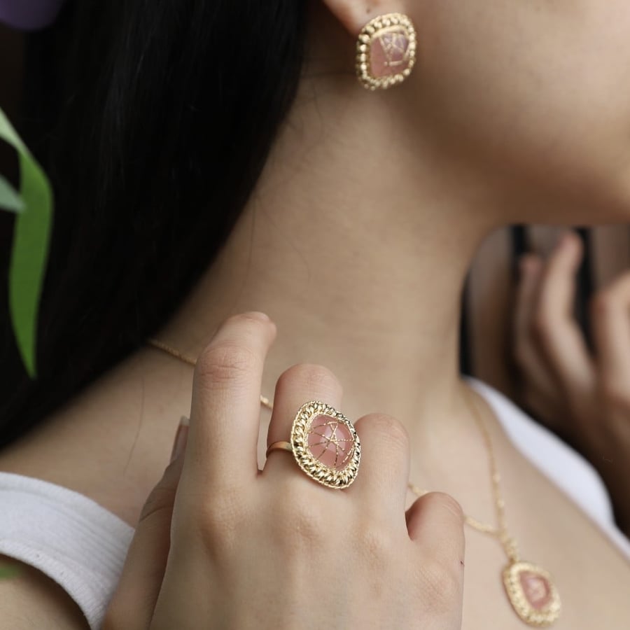 نص طقم ذهب بأحجار كريمه(Pink chalcedony)(8قرام)عيار18–4194