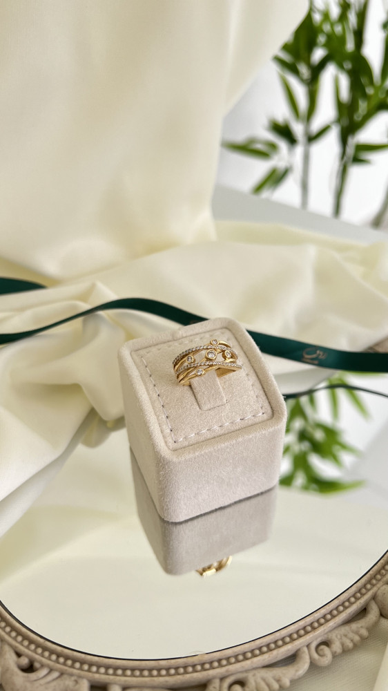 18-karat gold ring 2795