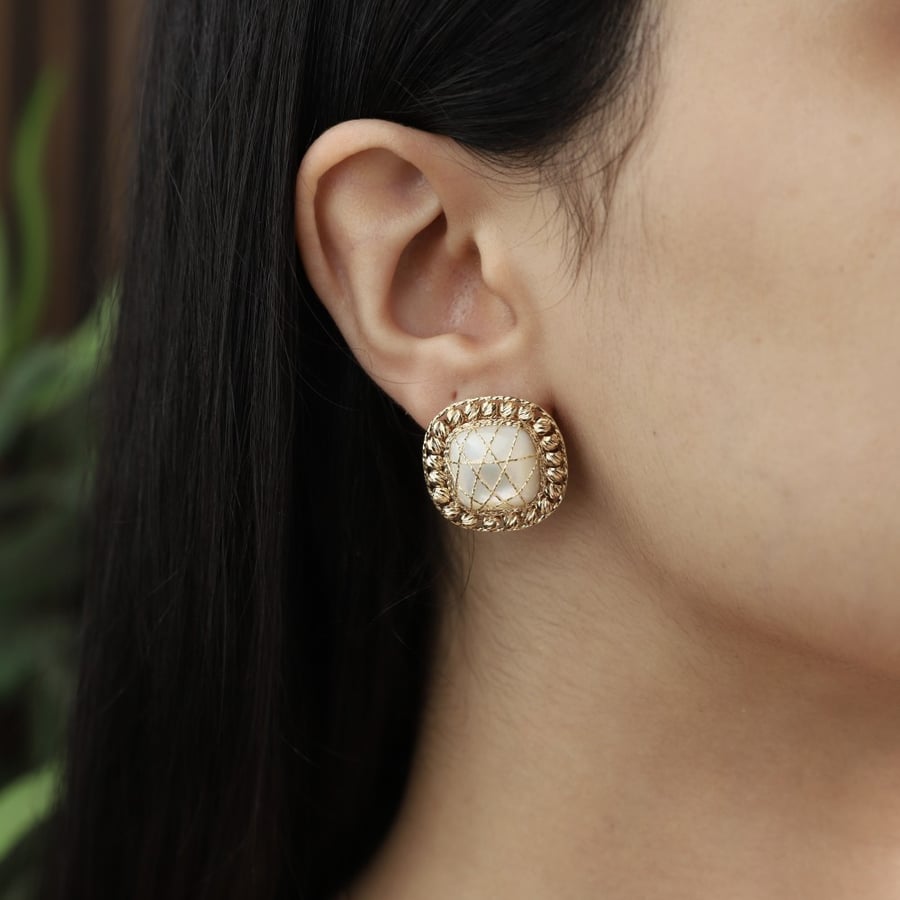 نص طقم ذهب بأحجار كريمه(White mother of pearl)(8قرام)عيار18–4196
