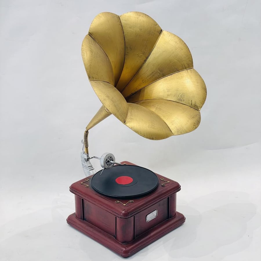 A masterpiece of a large vinyl workshop