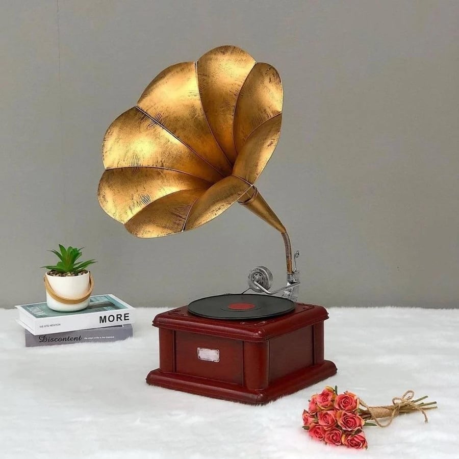 A masterpiece of a large vinyl workshop