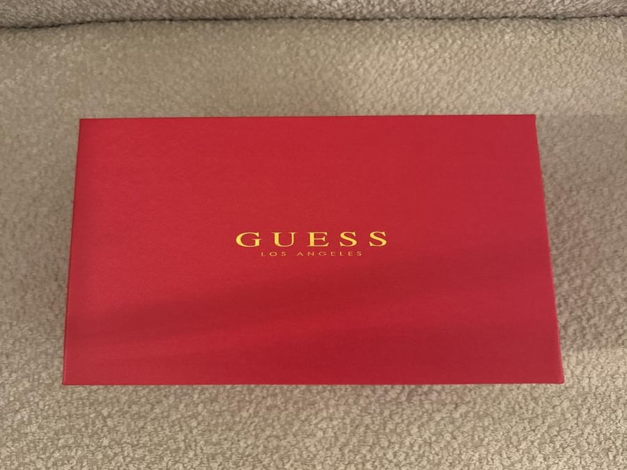 شنطة براند GUESS