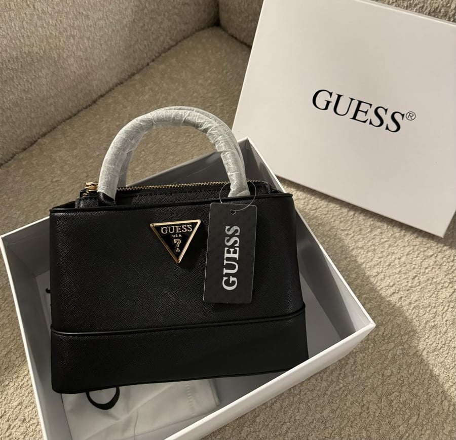 شنطة براند GUESS