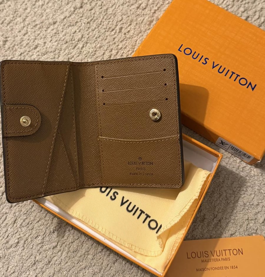 محفظة براند LV