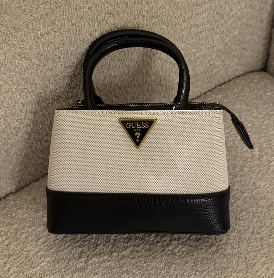 شنطة براند GUESS