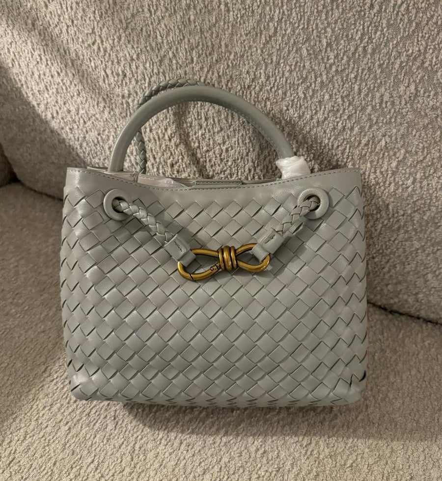 شنطة براند BOTTEGA