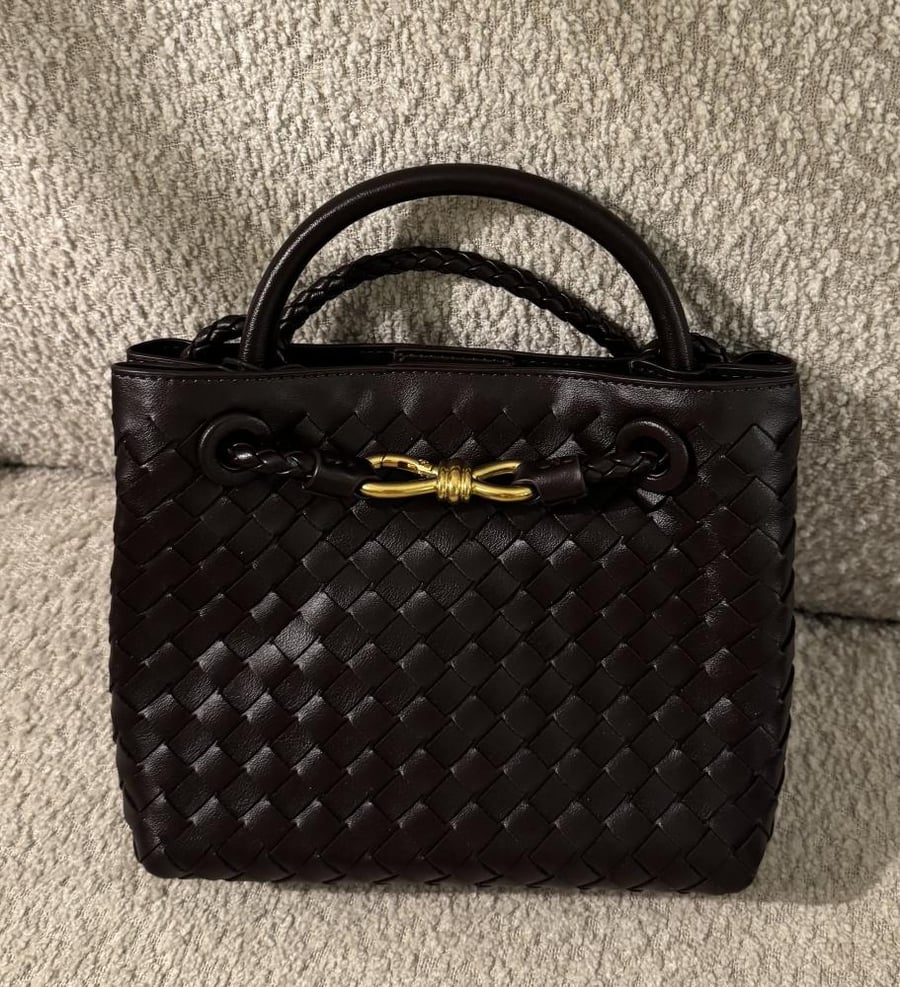 شنطة براند BOTTEGA