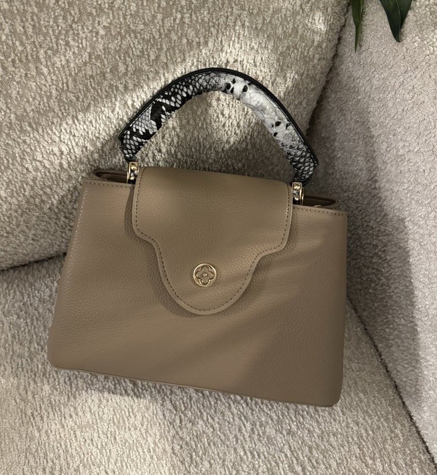 شنطة براند LV