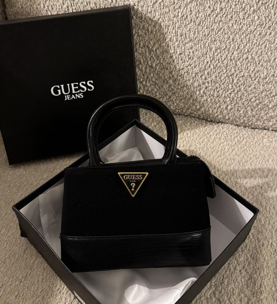 شنطة براند GUESS