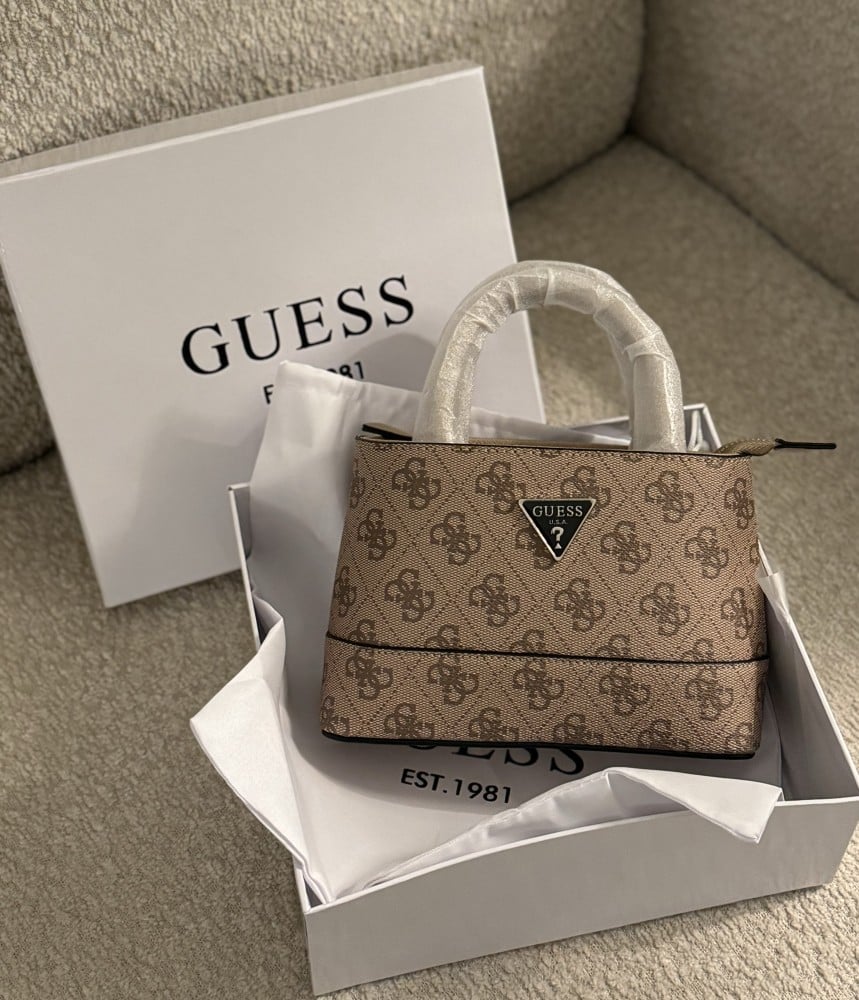 شنطة براند GUESS