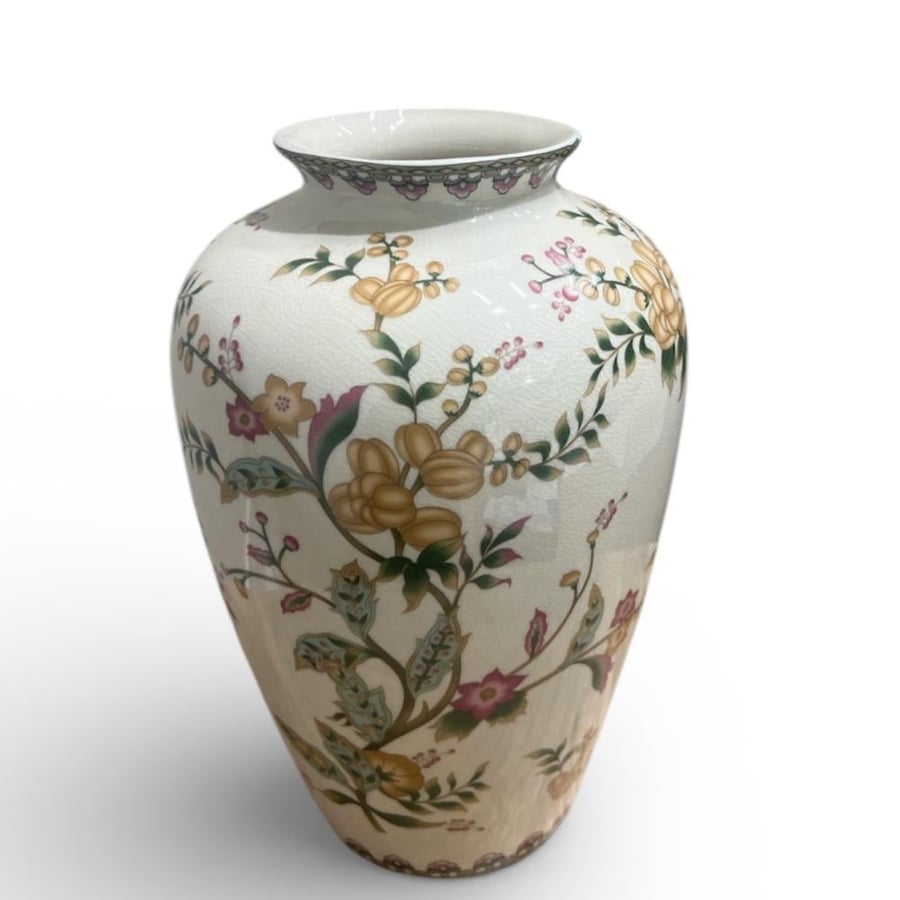 Nova bold vase… for those who love distinction, two colors