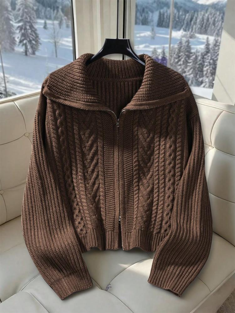 كارديجان نسائي محبوك بسحاب وياقة عالية ونقشة كيبل أنيقة لإطلالة شتوية يومية casual