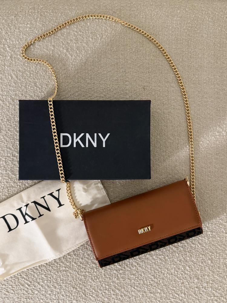 شنطة DKNY ميني ماستر