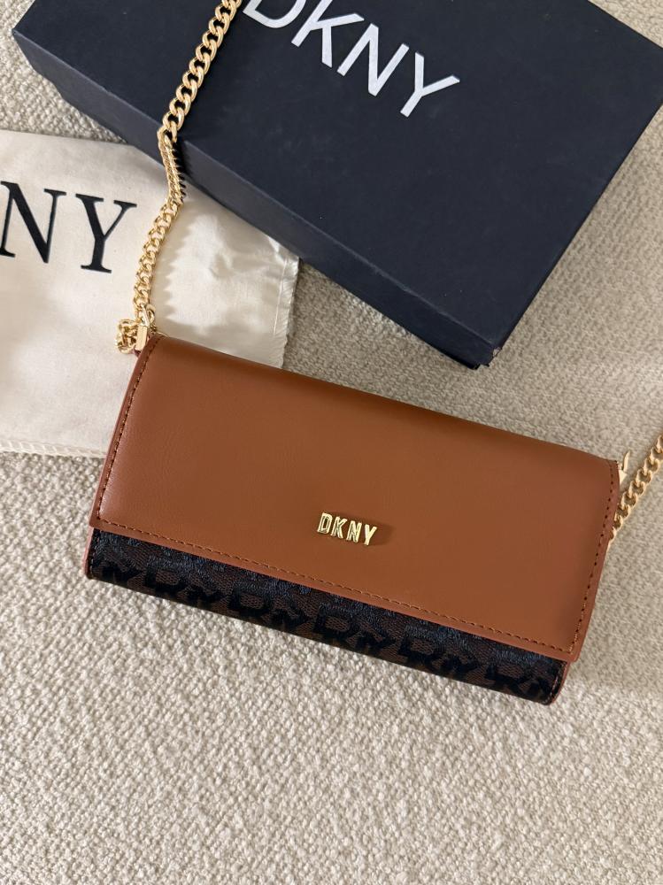 شنطة DKNY ميني ماستر