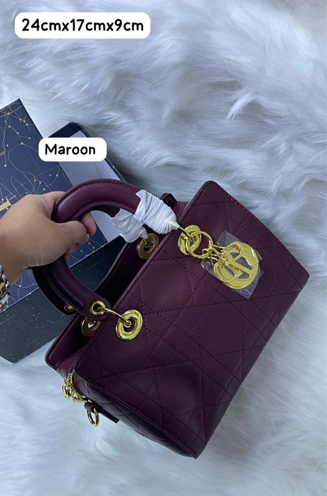 شنطة Lady Dior الشهيرة باللون العنابي بحجم متوسط