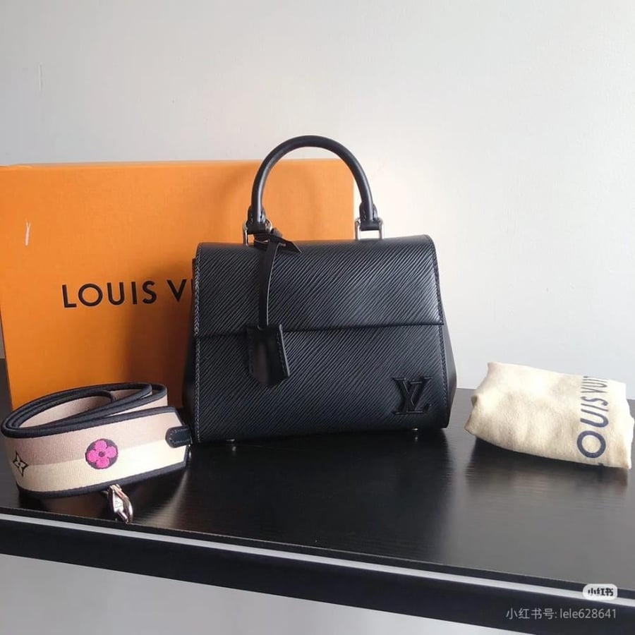 حقبية سوداء فاخرة LV ميني كلوني