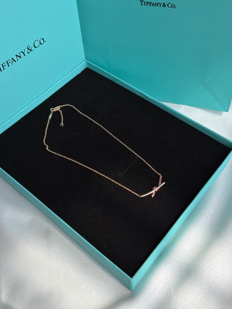 طقم اكسسوار تيفاني اند كو Tiffany Knot بلون ذهبي وردي