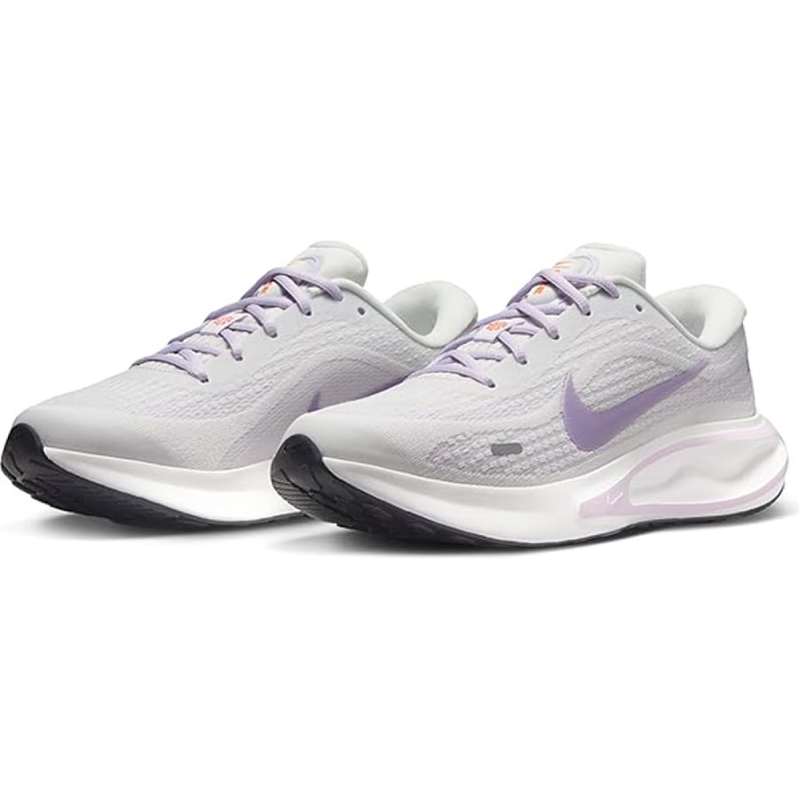 حذاء ركض Nike Journey Run بلون لايت موف وايت