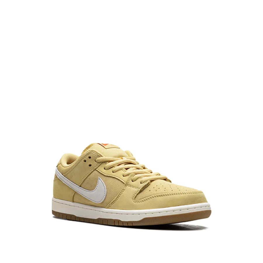 حذاء nike اس بي دنك لو ساترون جولد