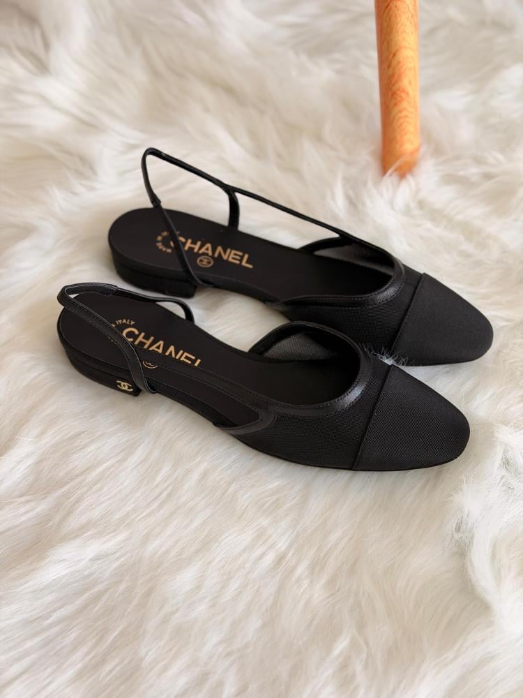صندل chanel فلات بحزام خلفي لون أسود