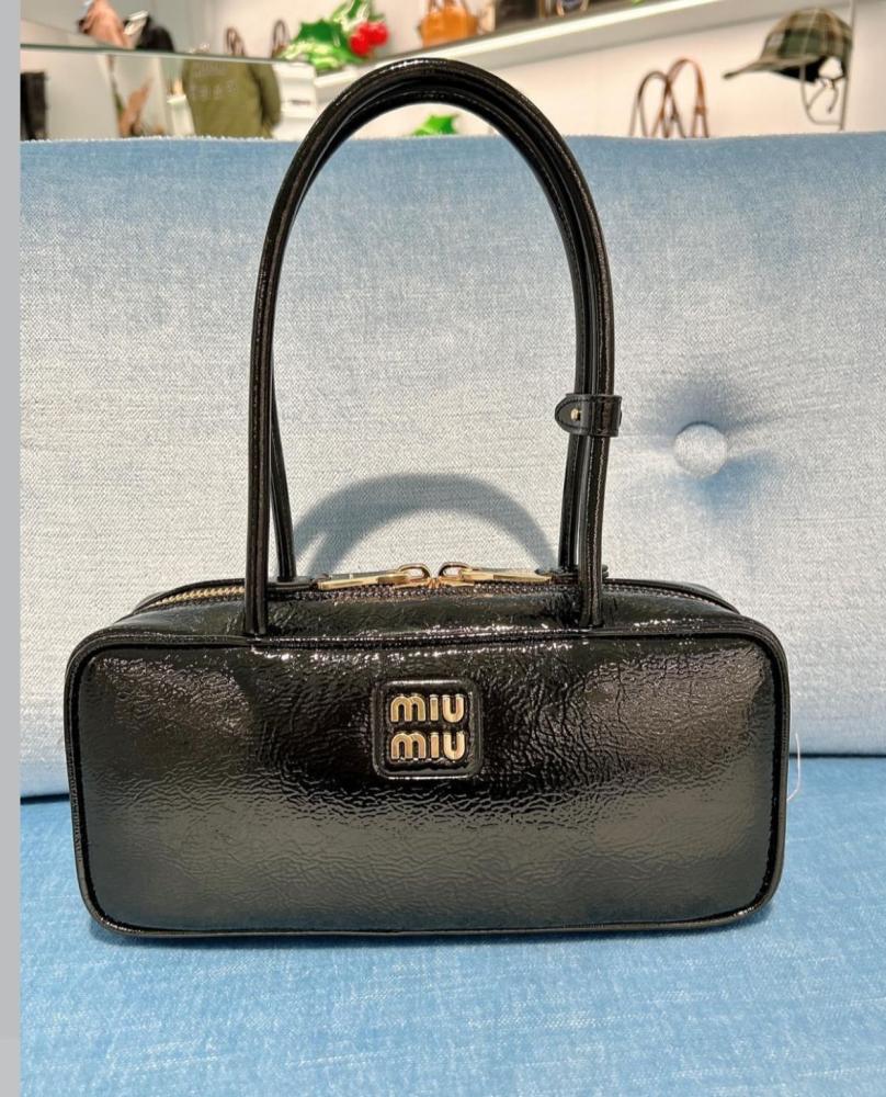 Miu Miu 27cm Black Leather Luxury Bag with Handles and Zipper