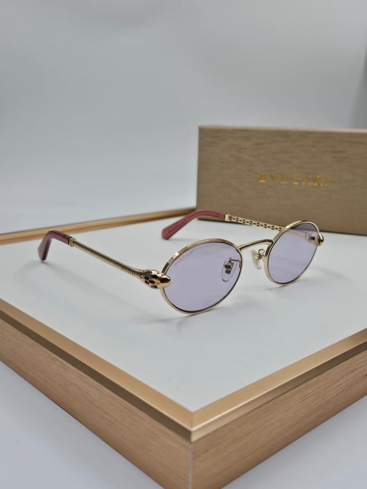 نظارات شمسية Bvlgari بإطار معدني ذهبي وعدسات لون بنفسجي