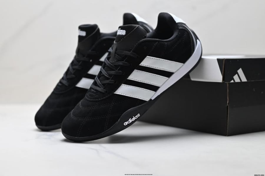 سنيكرز يومي اسود Adidas Originals Adiracer بخطوط بيضاء